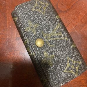Louis Vuitton 4 key holder